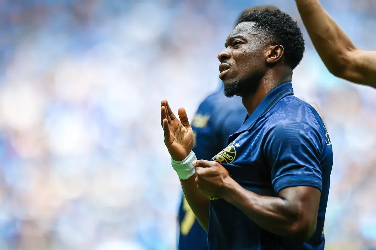 Grêmio conta com Amuzu