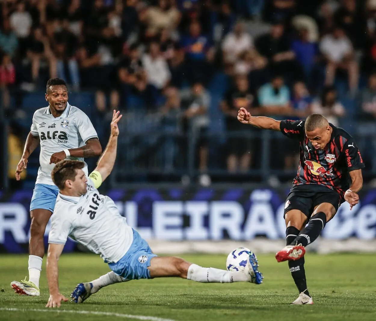 Red Bull Bragantino x Grêmio - Campeonato Brasileiro Bragança Paulista/SP; Brasil; 04/10/2025; Estádio Municipal Cícero de Souza Marques; Campeonato Brasileiro; Red Bull Bragantino x Grêmio; Na foto, Jhon Jhon; Foto de Ari Ferreira/Red Bull Bragantino.