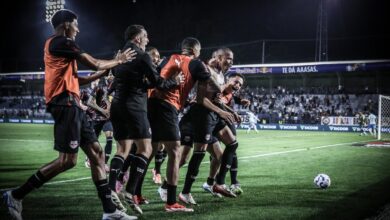 Rádio identificada com o Grêmio "pressiona" árbitro na saída do estádio; assista Grêmio perdeu