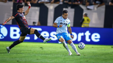 Lista: Grêmio chega a 10 interferências "negativas" do VAR durante o Brasileirão Grêmio irado com arbitragem