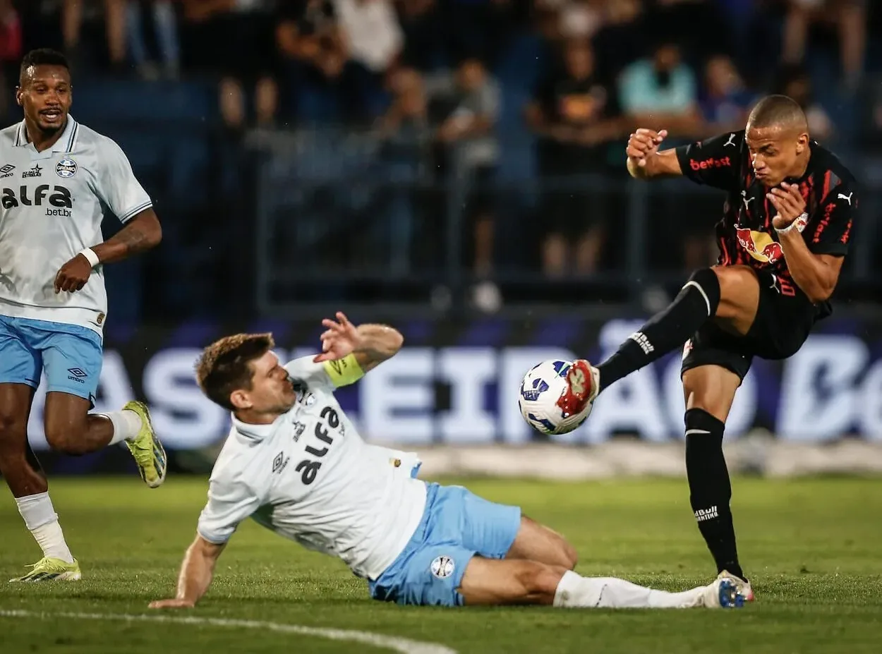 Red Bull Bragantino x Grêmio - Campeonato Brasileiro Bragança Paulista/SP; Brasil; 04/10/2025; Estádio Municipal Cícero de Souza Marques; Campeonato Brasileiro; Red Bull Bragantino x Grêmio; Na foto, Jhon Jhon; Foto de Ari Ferreira/Red Bull Bragantino.