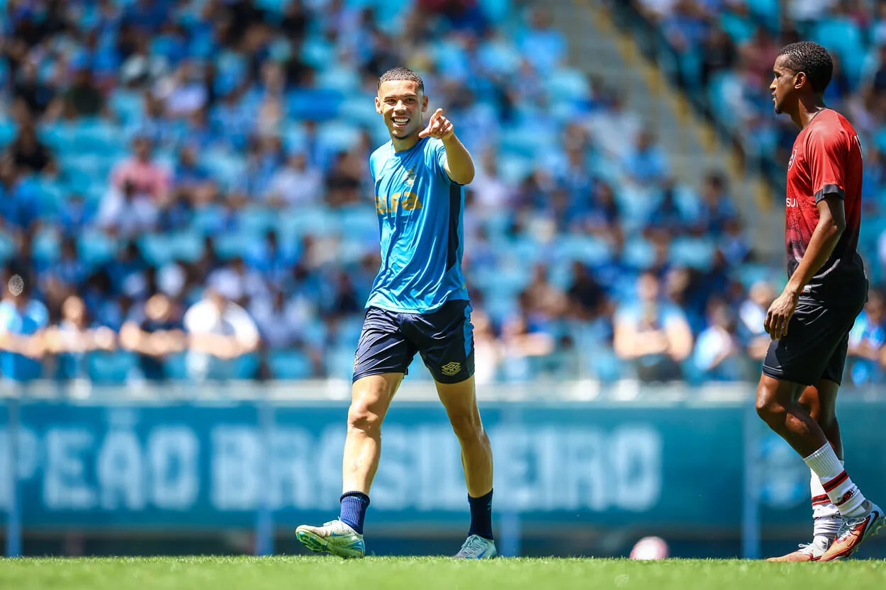 Em alta no Grêmio, Alysson fala da admiração por Neymar: "Cresci vendo ele" Alysson pelo Grêmio