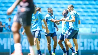RS - FUTEBOL/ TREINO GREMIO 2025 - ESPORTES - Jogadores do Gremio realizam jogo-treino contra o Brasil de Pelotas durante a manha deste sabado, na Arena do Grêmio, na preparação para a partida valida pelo Campeonato Brasileiro 2025. FOTO: LUCAS UEBEL/GREMIO FBPA