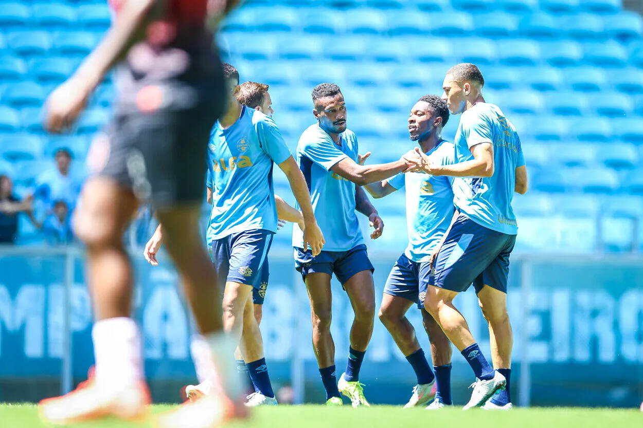 Goleada em amistoso encaminha retorno de três jogadores do Grêmio contra o São Paulo RS - FUTEBOL/ TREINO GREMIO 2025 - ESPORTES - Jogadores do Gremio realizam jogo-treino contra o Brasil de Pelotas durante a manha deste sabado, na Arena do Grêmio, na preparação para a partida valida pelo Campeonato Brasileiro 2025. FOTO: LUCAS UEBEL/GREMIO FBPA