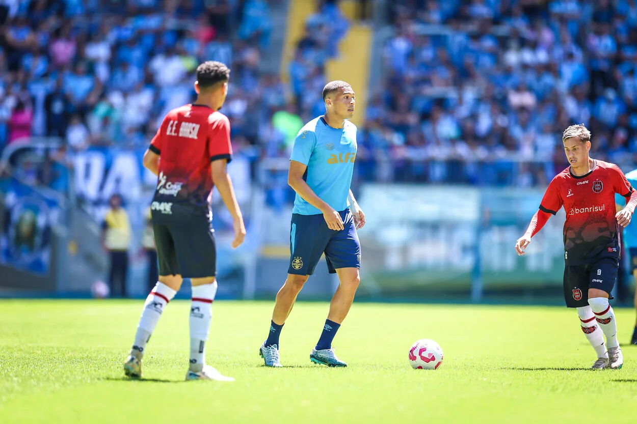 Carlos Vinícius pelo Grêmio