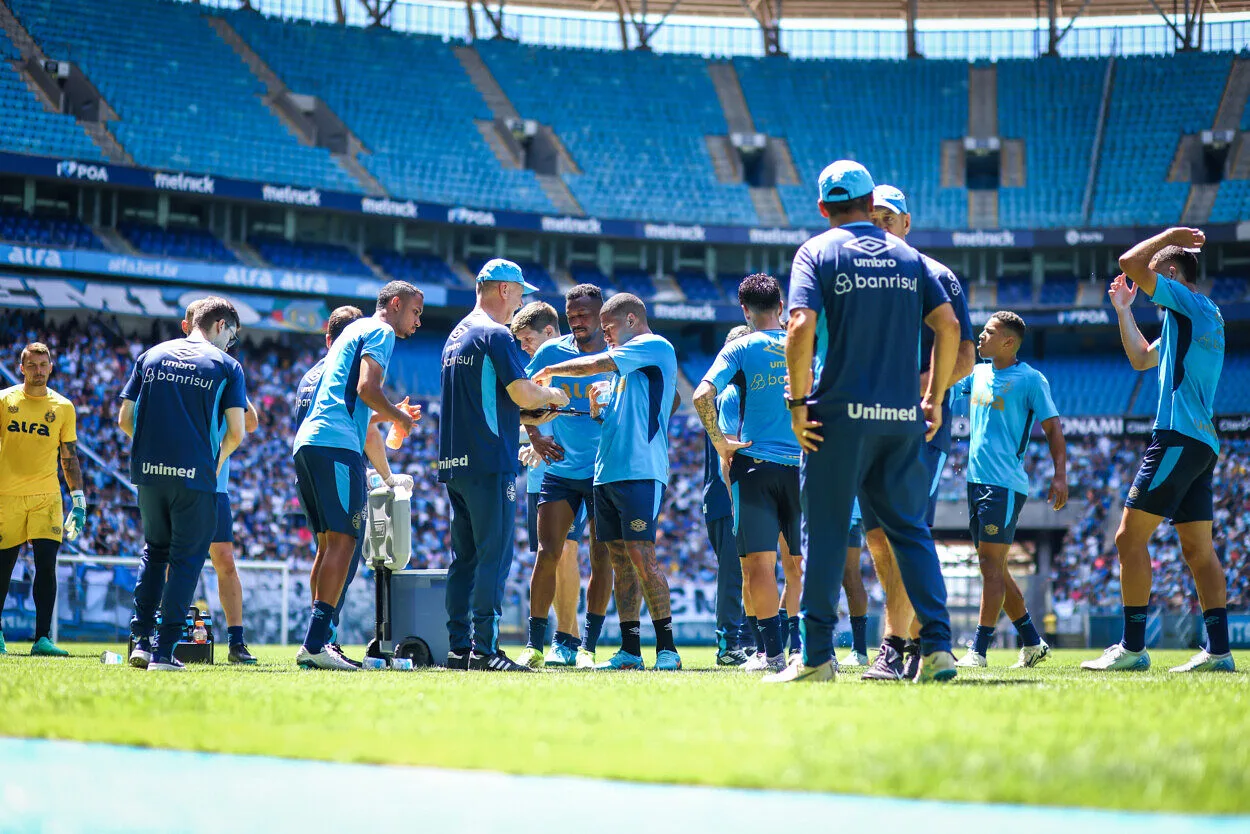 Grêmio tem retornos importantes para pegar o São Paulo; veja os times e onde assistir RS - FUTEBOL/ TREINO GREMIO 2025 - ESPORTES - Jogadores do Gremio realizam jogo-treino contra o Brasil de Pelotas durante a manha deste sabado, na Arena do Grêmio, na preparação para a partida valida pelo Campeonato Brasileiro 2025. FOTO: LUCAS UEBEL/GREMIO FBPA