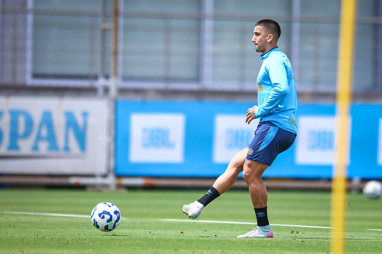 Últimas do Grêmio: multa em Olivera, entrevista de Dodi e prazo para Gabriel Grando Grêmio pega o São Paulo