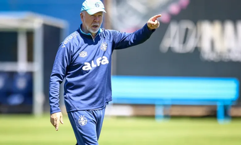 Últimas do Grêmio: bola assinada, Willian x Carlos Vinícius e reclamação de Mano Grêmio de Mano