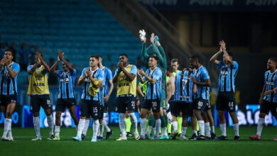 Grêmio se manifesta sobre salários atrasados e contratos com patrocinadores Grêmio vence na Arena