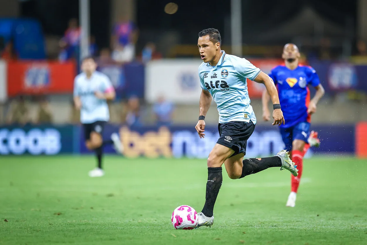 Marlon lamenta derrota pesada do Grêmio, mas afirma que não faltou "atitude" Marlon em Grêmio x Bahia