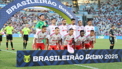 Como foi o protesto de torcedores do Inter no retorno dos jogadores ao RS Inter perdeu fora de casa