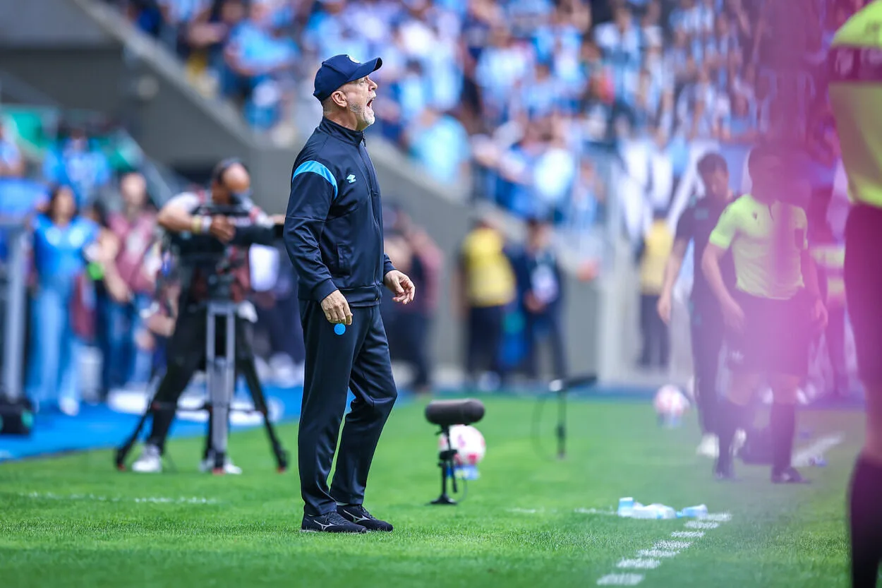 Empolgado, Mano Menezes revela o jogador do time que é "a cara do Grêmio" Grêmio de Mano Menezes