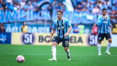 Seleção? Partida de Arthur chama atenção de Maicon, Willian e até Neymar: "Craque" Arthur pelo Grêmio