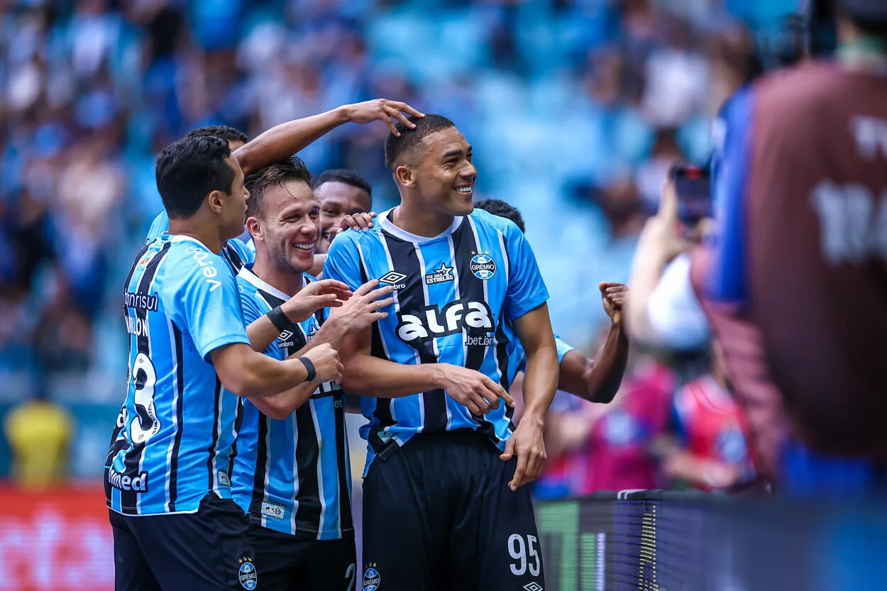 Bastidores: Grêmio se reuniu após goleada e não deixou vazar para a imprensa Grêmio venceu em casa