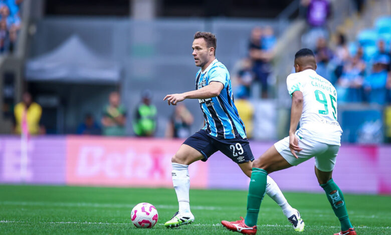 Arthur em ação pelo Grêmio