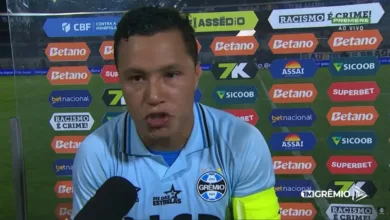 Sem jogos na Data FIFA, polêmica de arbitragem explode e CBF reage a críticas de Inter e Grêmio Lateral do Grêmio, Marlon, esbraveja contra a arbitragem brasileira Foto: YouTube/Grêmio TV