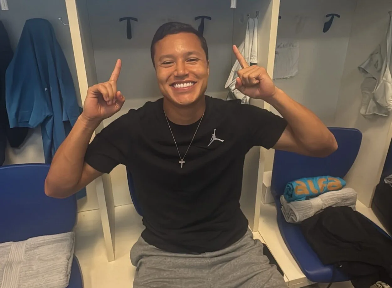 "Valeu cracão": Willian prega peça em Marlon no vestiário do Grêmio e mostra na web Marlon pelo Grêmio