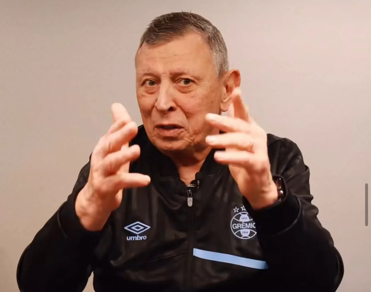 Celso Rigo confirma ajuda ao Grêmio e solta comunicado: "Desconfortável e chateado" Celso Rigo pelo Grêmio