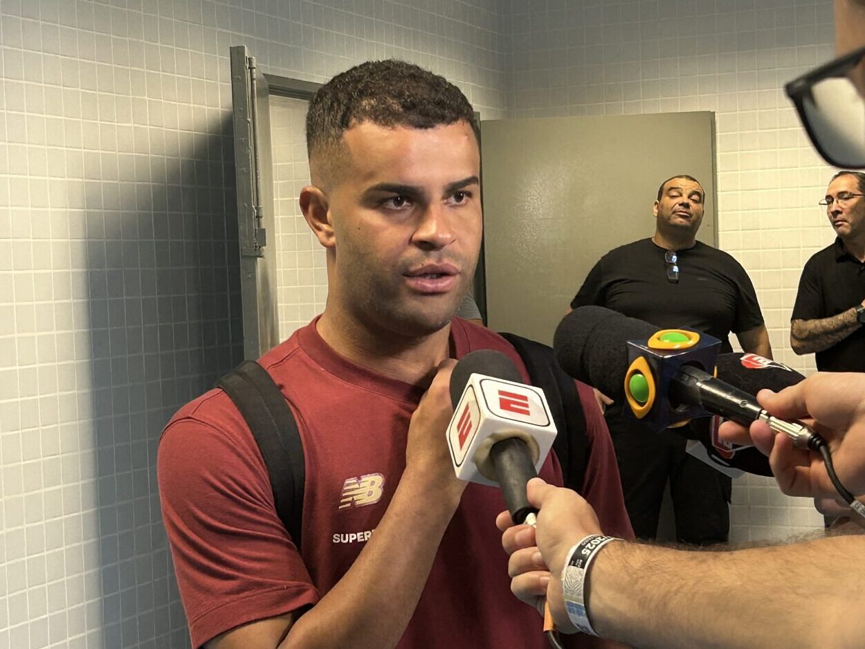 Alisson fala do carinho pelo Grêmio no reencontro; Wendell deixa a Arena lesionado Alisson ex-Grêmio