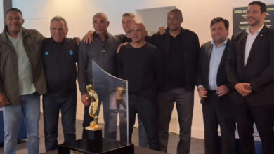 Vídeo mostra a chegada da taça da Supercopa do Brasil para o Grêmio; confira Grêmio e CBF