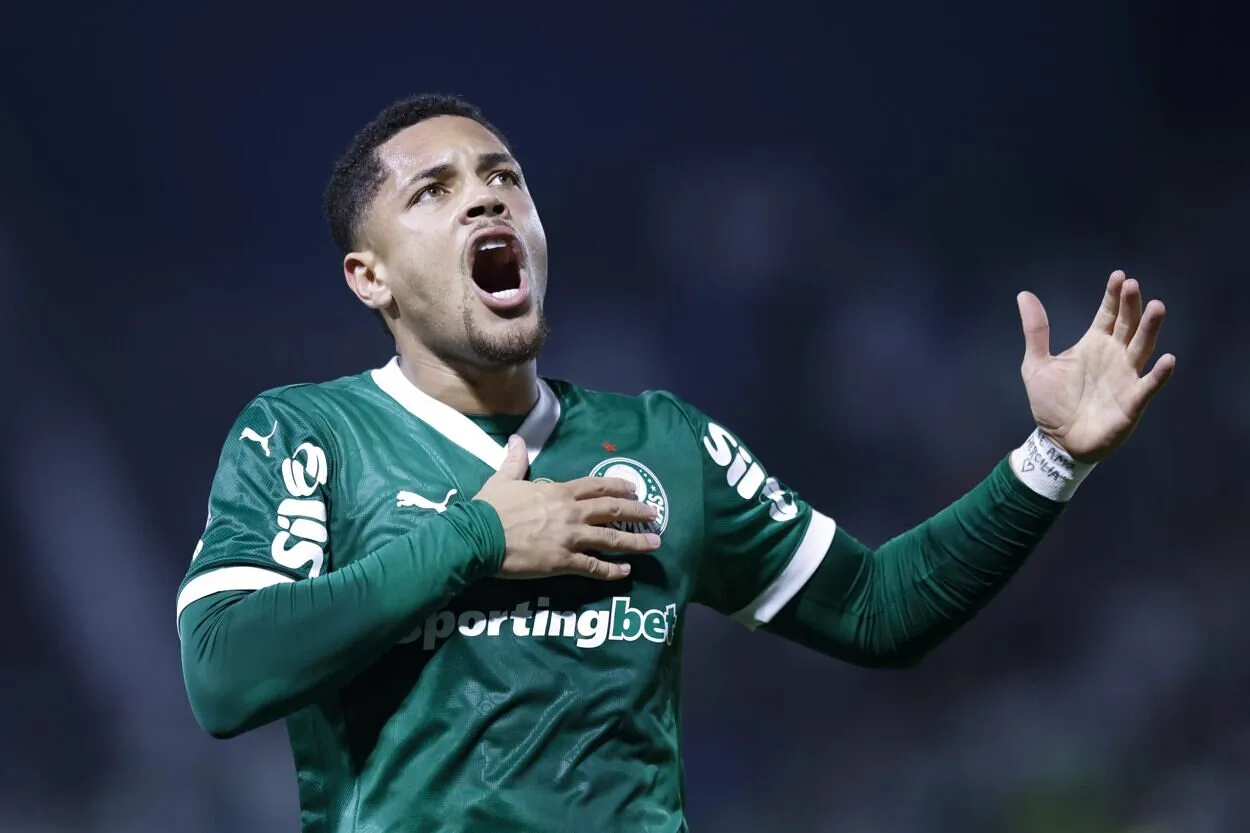Tottenham e Chelsea tentam investida por Vitor Roque, mas Palmeiras reage Tottenham e Chelsea tentam investida por Vitor Roque, mas Verdão reage