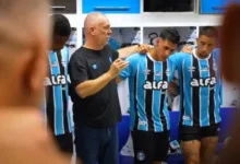 Como Mano Menezes surpreendeu Arthur no recomeço do volante no Grêmio Grêmio hoje