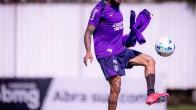Martínez fora do clássico e tensão nos bastidores no Corinthians Martínez, jogador do Corinthians