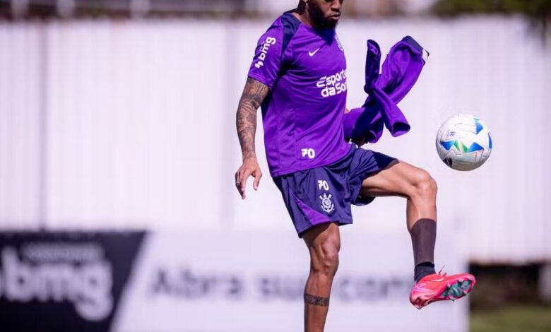 Martínez fora do clássico e tensão nos bastidores no Corinthians Martínez, jogador do Corinthians