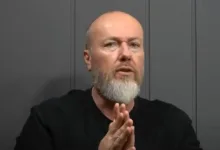 Baldasso faz análise crítica do trabalho de dirigente do Inter: "Tem ódio da imprensa" Baldasso fala de Inter e Grêmio