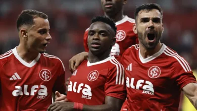 Inter tem baixa de última hora na lista de relacionados contra o Botafogo Carbonero (7), jogador do Internacional comemora gol marcado durante partida contra o Corinthians, válida pela 26ª rodada do Campeonato Brasileiro 2025. FOTO: Roberto Vinícius/Agafoto/Gazeta Press - Direitos reservados - Proibida a reprodução.