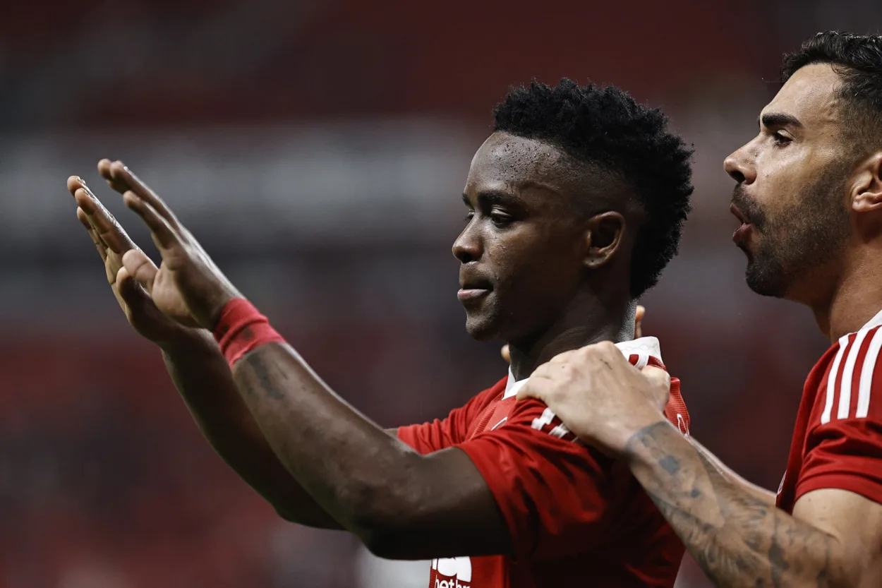 Carbonero (7), jogador do Internacional comemora gol marcado durante partida contra o Corinthians, válida pela 26ª rodada do Campeonato Brasileiro 2025. FOTO: Roberto Vinícius/Agafoto/Gazeta Press - Direitos reservados - Proibida a reprodução.
