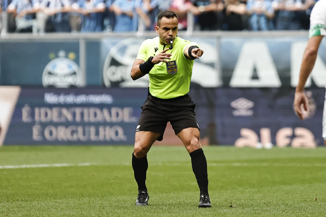 Jornalista colorado ironiza pênalti para o Grêmio: "Certamente vai ter entrevista do Marlon" Inter