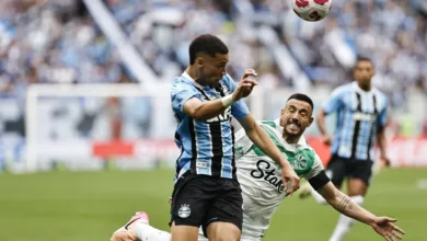 Alysson explica ótima relação com Carlos Vinícius no Grêmio: "Falou do meu potencial" Grêmio venceu em casa