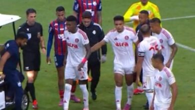 Preocupa: Vitão tem suspeita de lesão no joelho e é substituído no Inter Vitão lesão pelo Inter