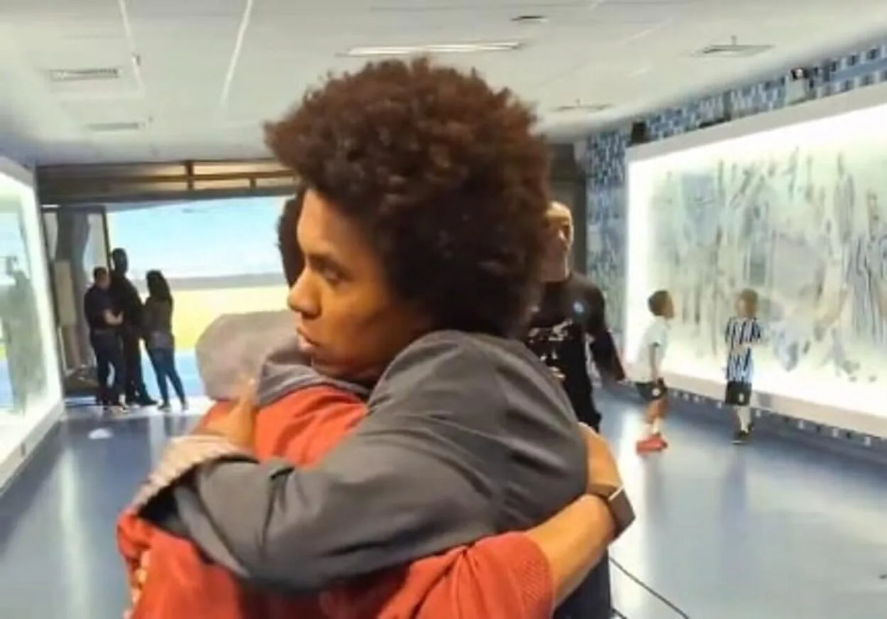 O encontro de Willian com Wendell nos corredores da Arena do Grêmio Willian pelo Grêmio