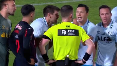 Presidente do Grêmio reage a áudios do VAR e aponta pressão do São Paulo sobre a CBF Kannemann e Marlon conversam com juiz, polêmica de arbitragem