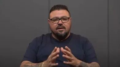 Alex Bagé vê "novo Arezo" no Grêmio e aponta: "Forçando a saída descaradamente" Alex Bagé falou do Grêmio