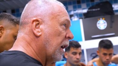 Mano Menezes faz discurso especial após vitória do Grêmio: "Feliz por ter você" Mano Menezes pelo Grêmio