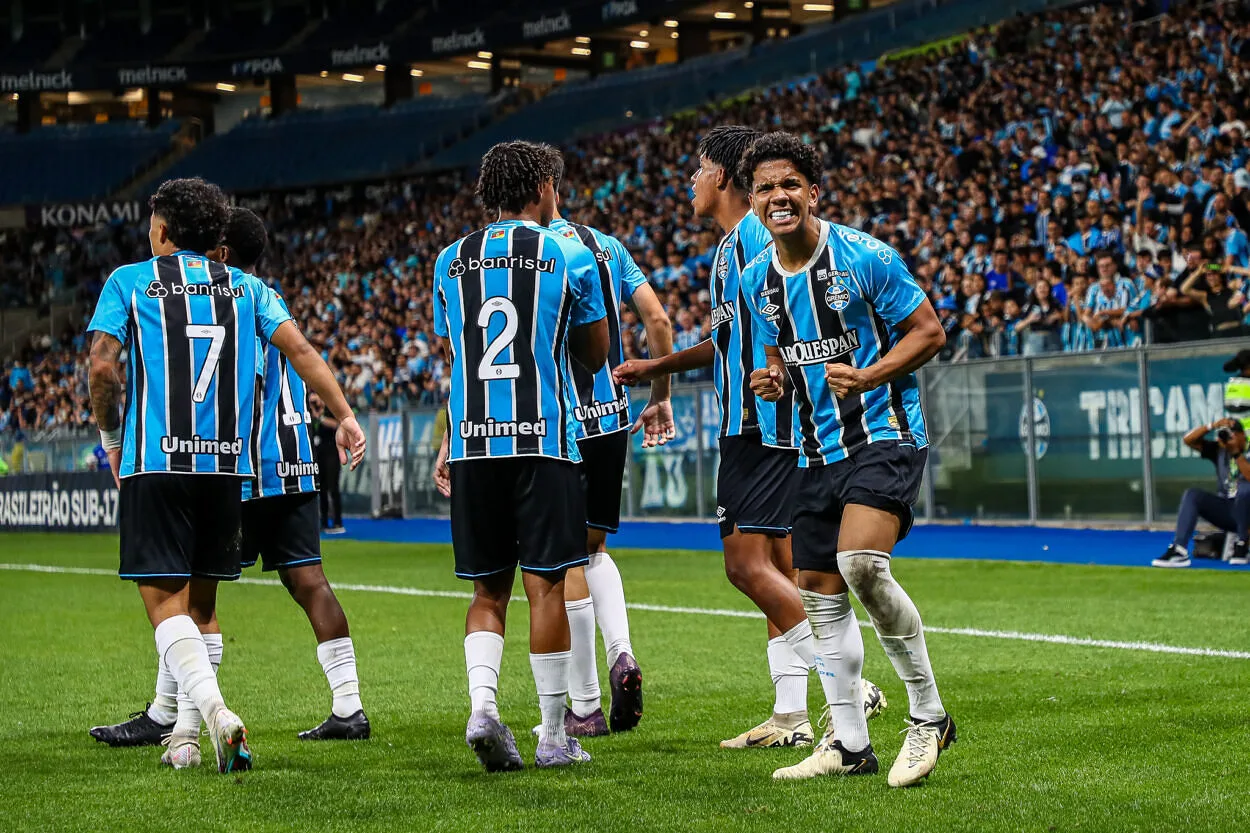 Grêmio faz bonito e goleia o Atlético-MG na ida da decisão do Brasileirão Sub-17 Grêmio da base