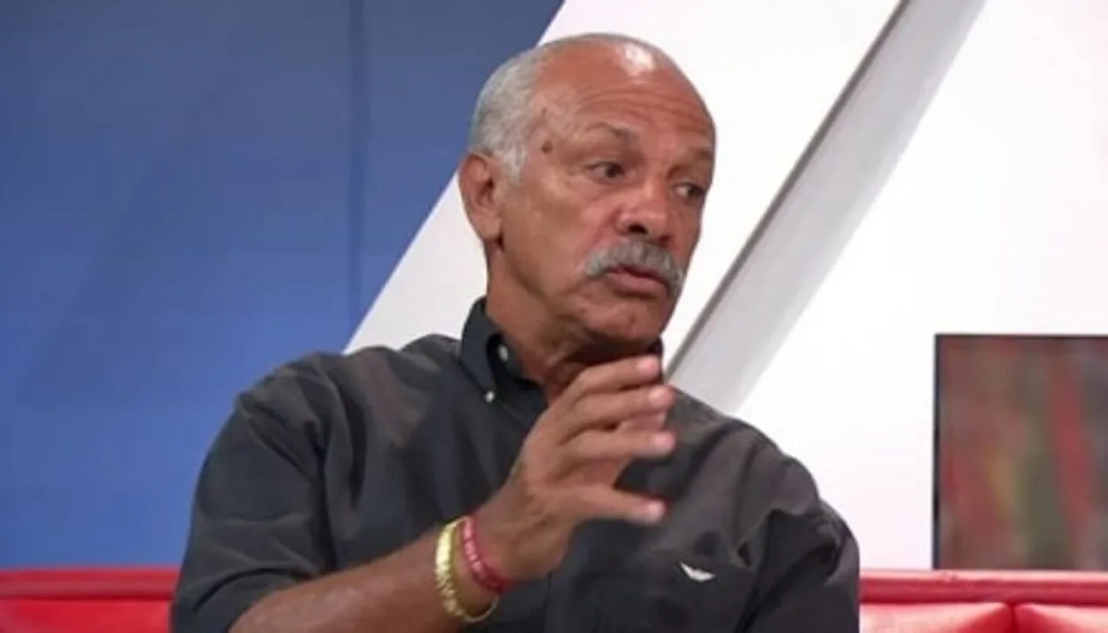 Maestro Júnior "escala" dois titulares no Flamengo e avisa Filipe Luís: "Vai se convencer" Maestro Júnior fala do Flamengo