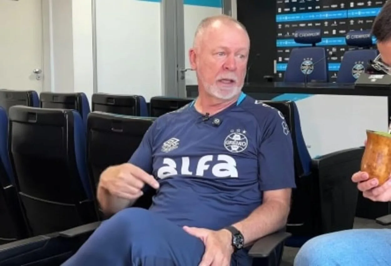 Em nova entrevista, Mano planeja Grêmio na Libertadores e fala de 2026: "Não sei" Mano Menezes pelo Grêmio