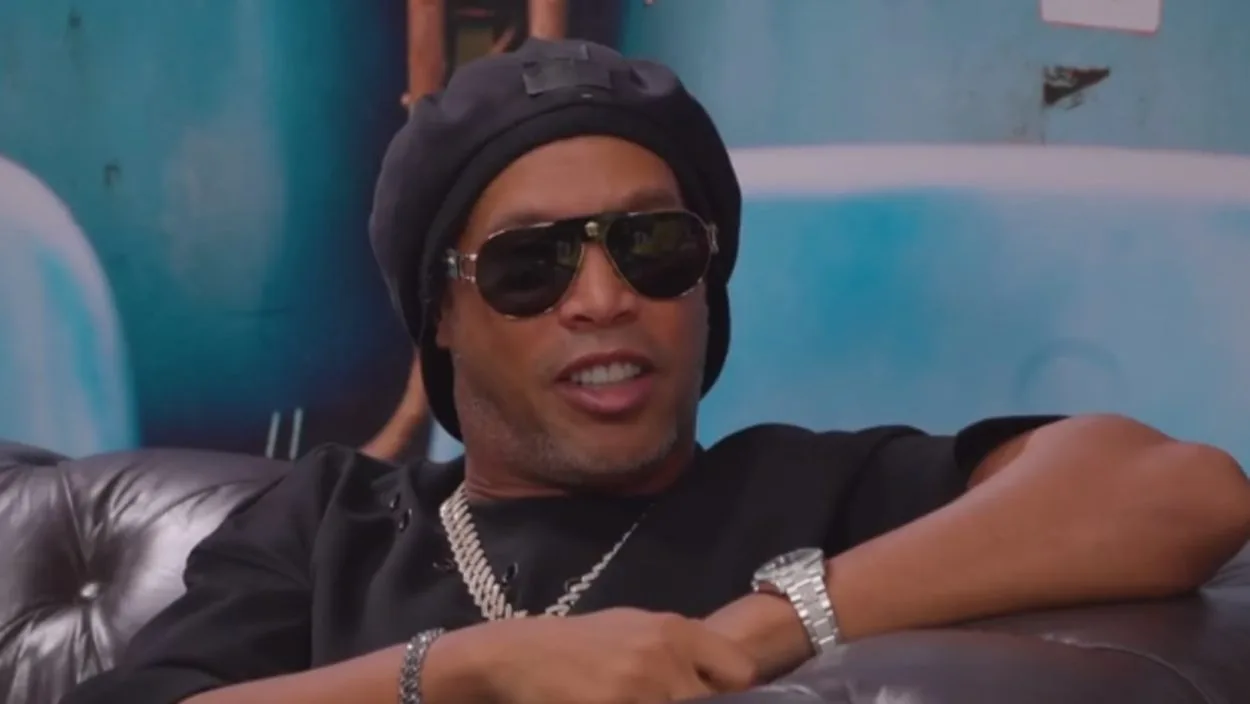 Ronaldinho Gaúcho publica nova foto com a camisa do Grêmio e movimenta torcida: "Quando eu era piá" Ronaldinho Gaúcho cita o Grêmio