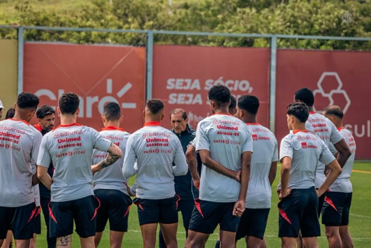 Victor Gabriel e Romero largam na frente na briga por vaga no time titular do Inter Inter com Ramón Díaz