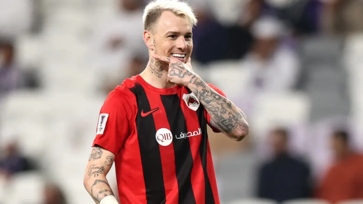 Após explicar negociação frustrada com o Grêmio, Róger Guedes faz mais um gol no Catar Róger Guedes pelo Grêmio