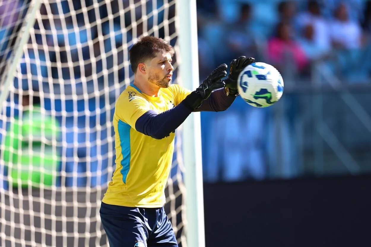Volpi revela o grande objetivo do Grêmio até o fim do ano: "Muda o cenário" Tiago Volpi pelo Grêmio