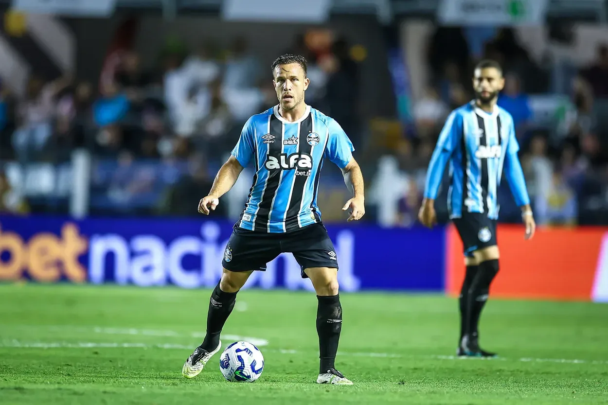 ESPN destaca lance de Arthur em Santos x Grêmio; saiba por que o volante saiu Arthur com Neymar