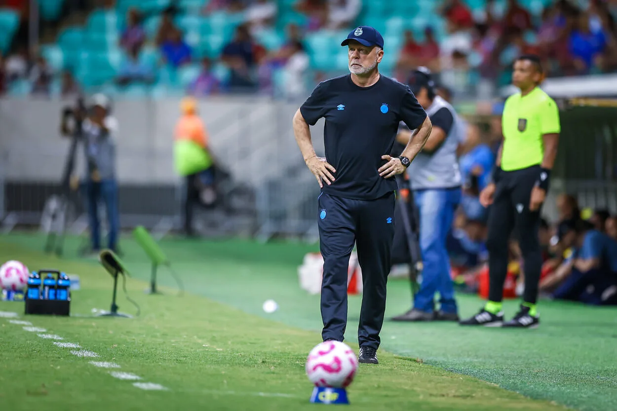 Leitura labial indica reclamação de Mano Menezes após Bahia x Grêmio: "Não tem necessidade" Grêmio hoje