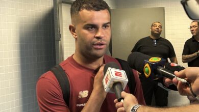 Alisson fala do carinho pelo Grêmio no reencontro; Wendell deixa a Arena lesionado Alisson ex-Grêmio