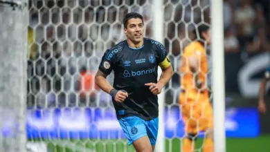 Suárez fez gol pelo Grêmio contra o Corinthians