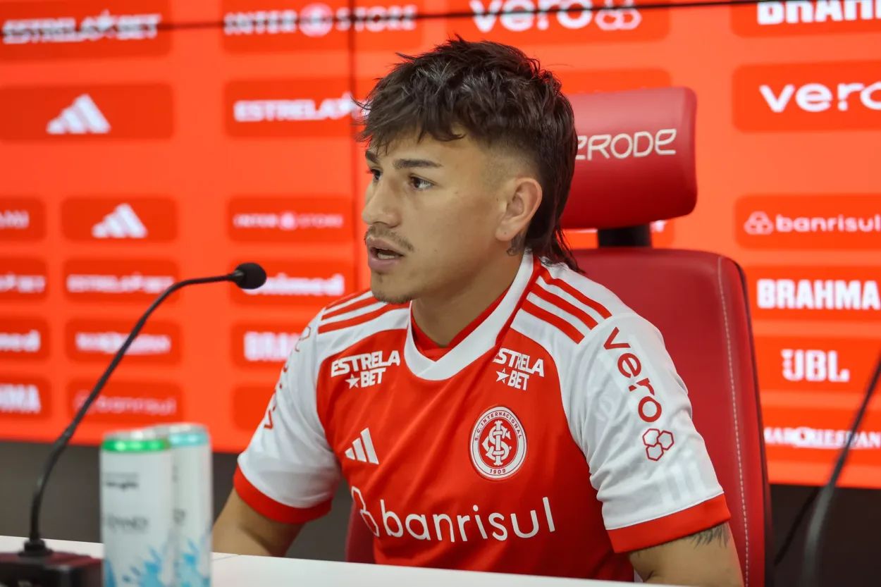 Bernabei admite estar em má fase e responde sobre discussão com D'Alessandro Bernabei pelo Inter